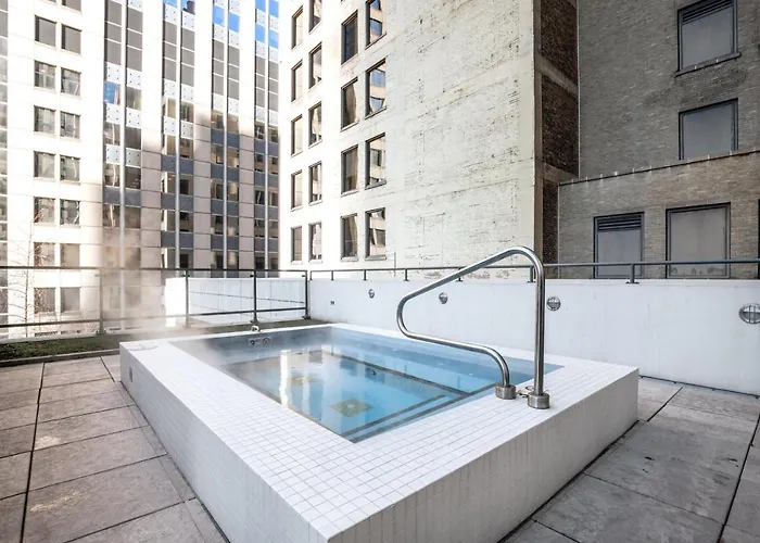 Loop W Pool Gym Lounge Nr Riverwalk Chi-633 *