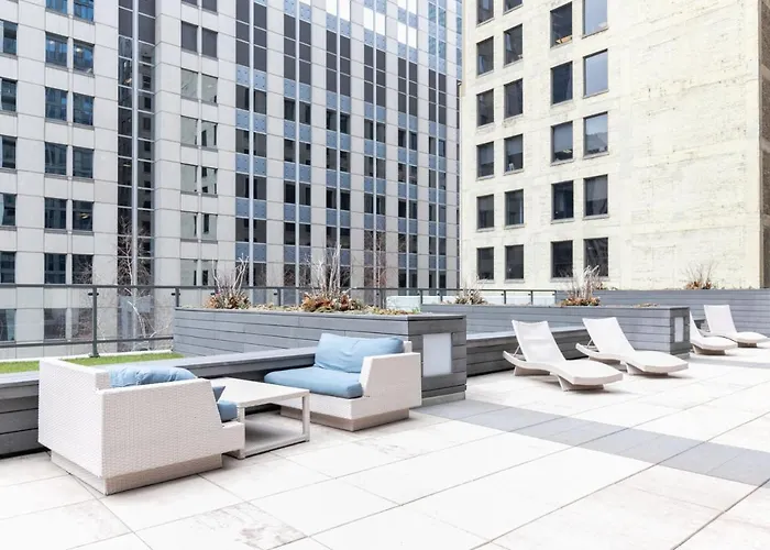 Loop W Pool Gym Lounge Nr Riverwalk Chi-633 * Chicago