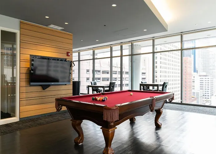Loop W Pool Gym Lounge Nr Riverwalk Chi-633